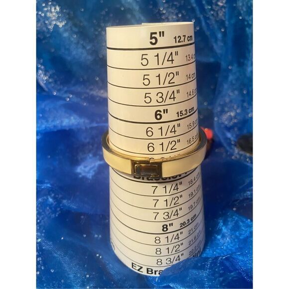 EUC Kate Spade Cream Enamel Spade Punch Hinged Bangle Bracelet Gold-Tone size 7 - Picture 6 of 6